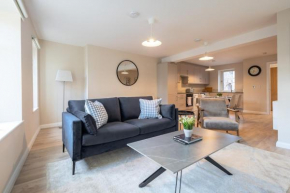 Central 2nd Floor Stylish 2-Bed Apartment